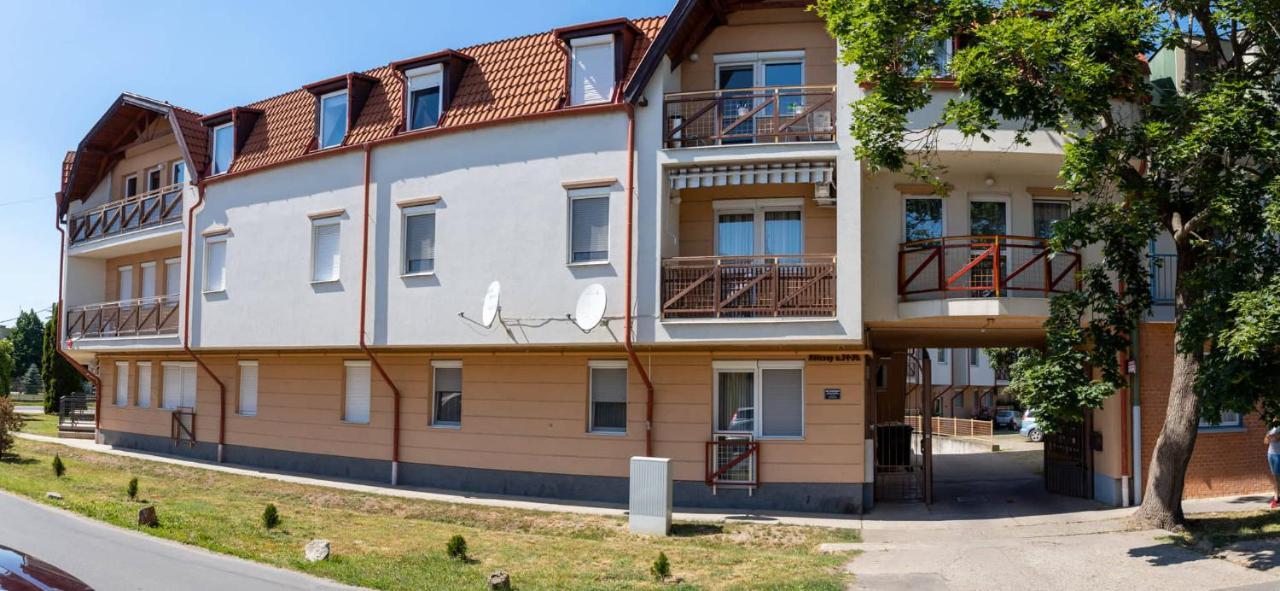 Laszlo Apartman - Hajdúszoboszló Exteriör bild