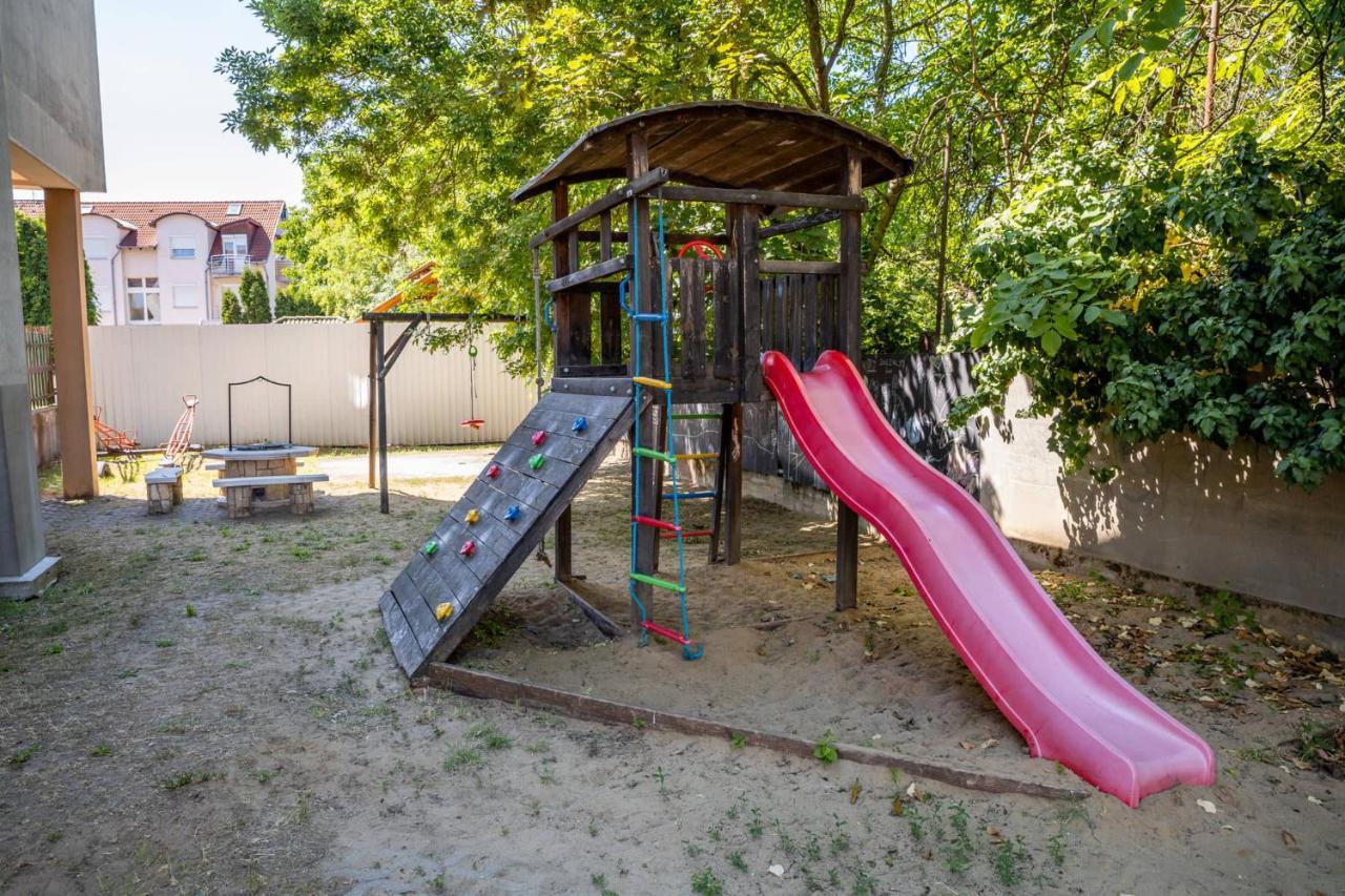 Laszlo Apartman - Hajdúszoboszló Exteriör bild